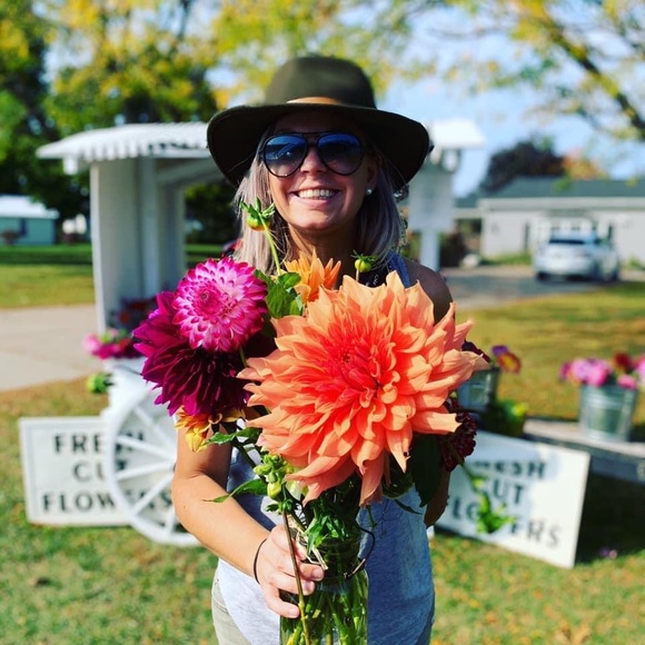 Meet your Posher, Taylor - Picture 1 of 1